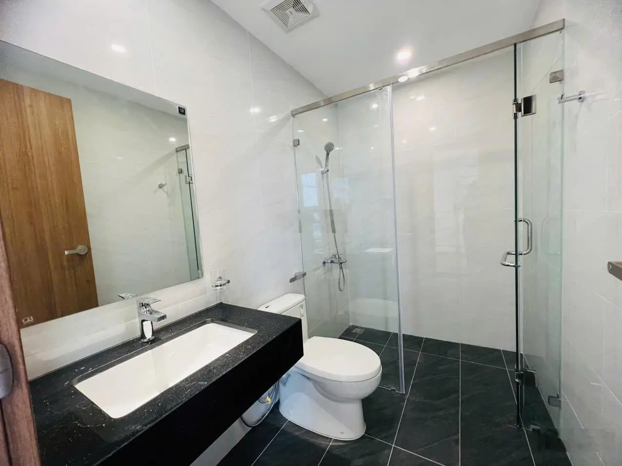 Bán gấp hàng vip 3PN tầng cao, view mặt tiền dự án, trả trước 900 triệu nhận nhà, sổ hồng lâu dài