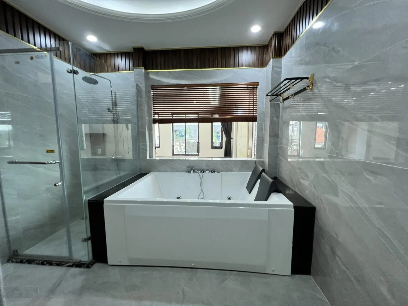 Bán nhà mặt Phố Quan 70m 9Tg MT 7m hơn 30 tỷ Lô góc thang máy vỉa hè rộng 6m KD sầm Uất.