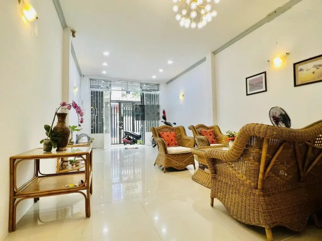 Hiếm! HXT 7m Dương Quảng Hàm - khu đồng bộ an ninh (DT: 4x20m NH 5 tầng) giá 10.5 tỷ
