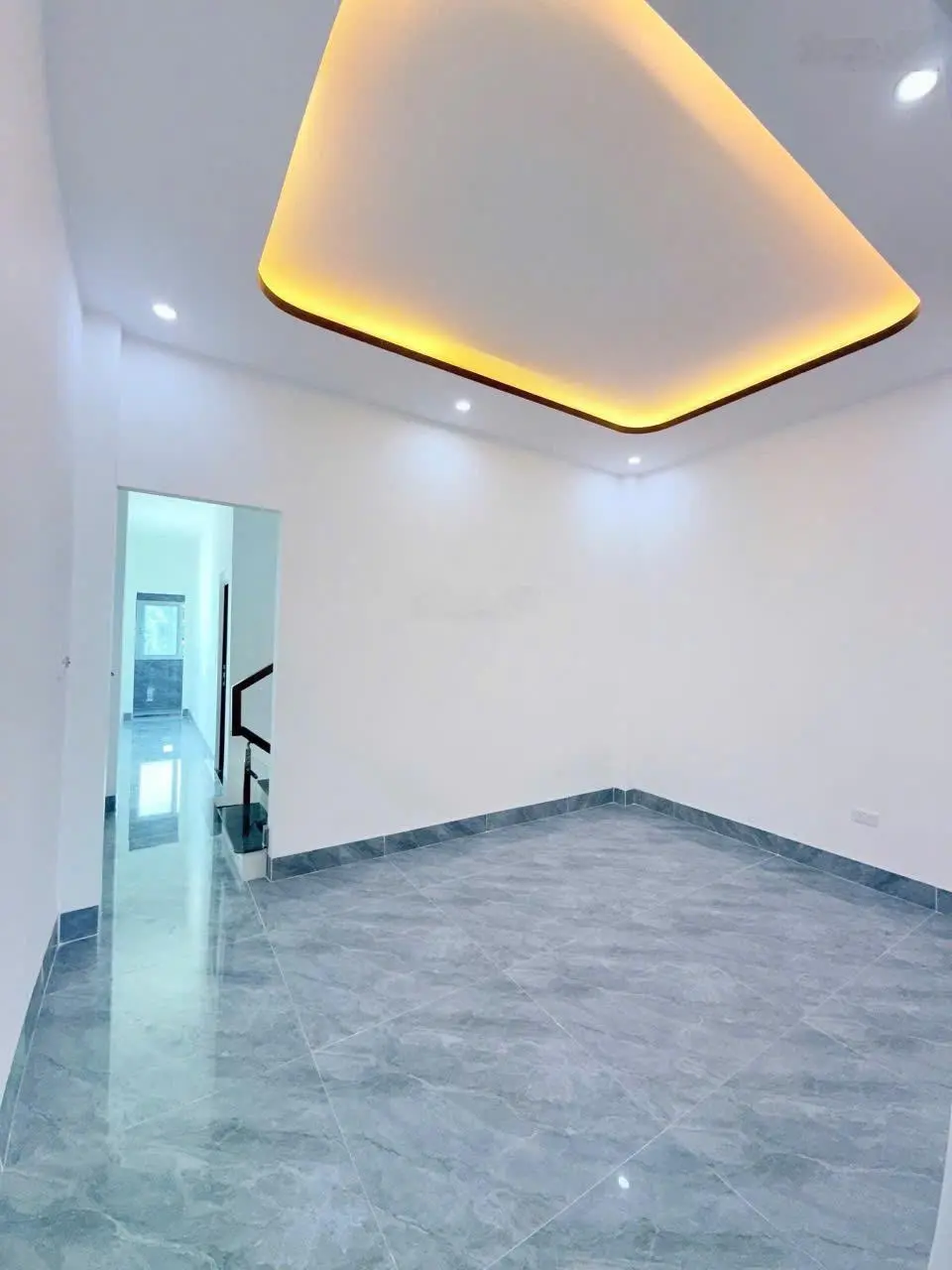 Bán nhà mới k193 Hà Huy Tập, chỗ Bờ Hồ rất mát mẻ, xe ô tô đậu vô tư
