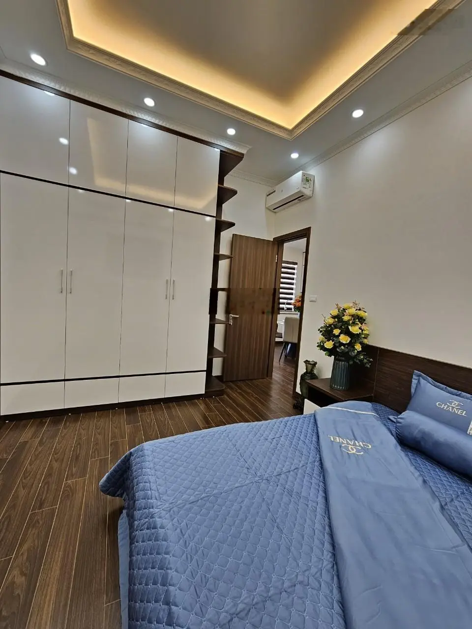Cần bán gấp căn hộ tòa MHDI, căn góc, DT 105m2, 3 ngủ 2 VS, full nội thất. Giá 6.8 tỷ