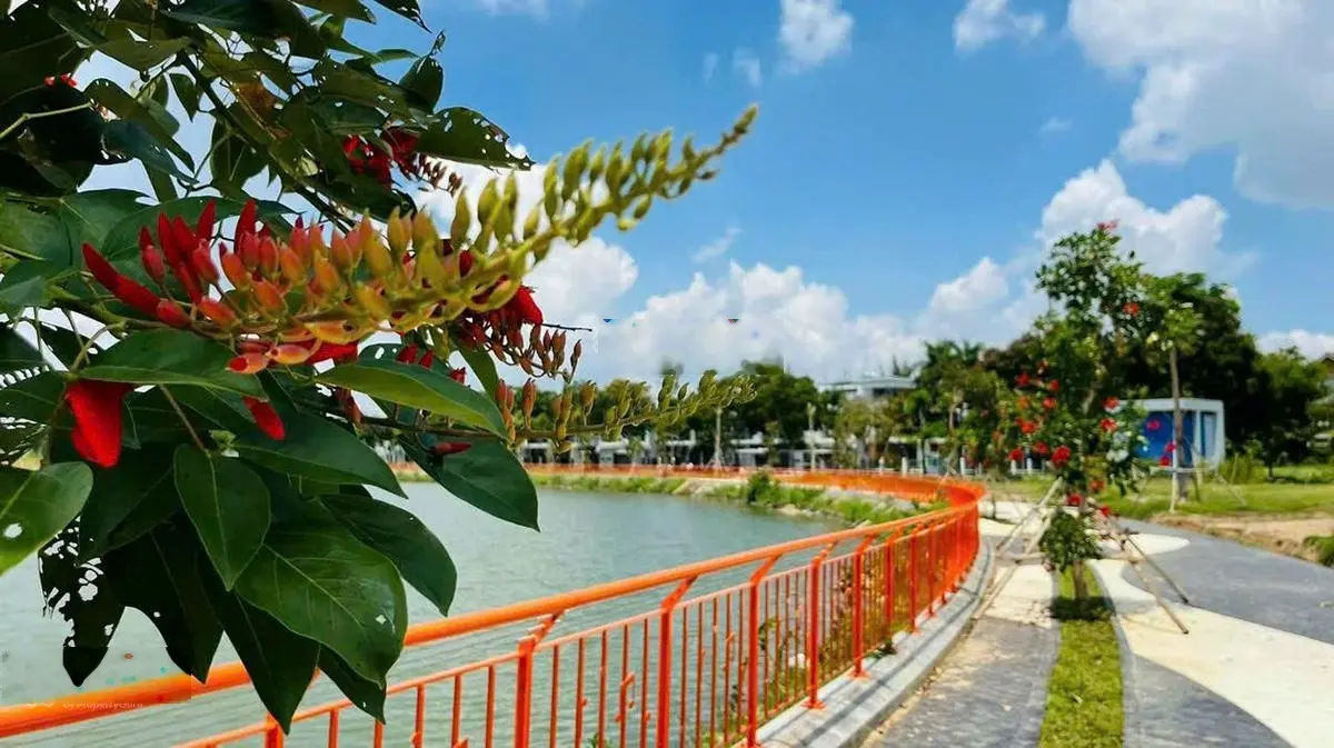 Bán căn nhà nở hậu, mặt tiền đường thông ra hồ giá tốt nhất Đông Tăng Long