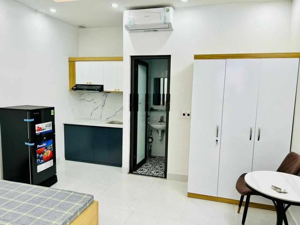 Nhà mới, ô tô đỗ cửa. Full đồ, DT 90m2, 3 tầng. Giá chào 2,82 tỷ. Có thương lượng. LH 0966 979 ***