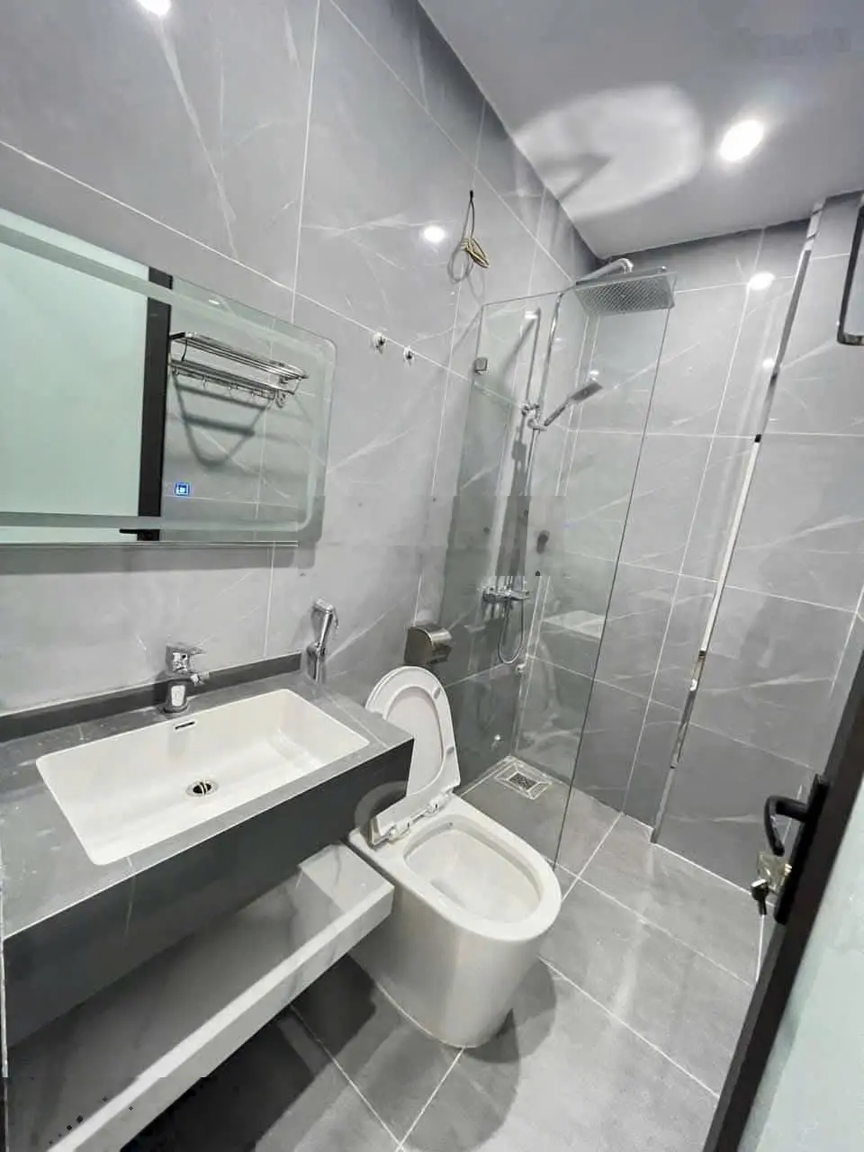 Chính chủ cần bán Miếu Hai Xã thông ra Hồ Sen. * Giá: 3.55 tỷ (thoả thuận) DT = 48m2 x 4 T