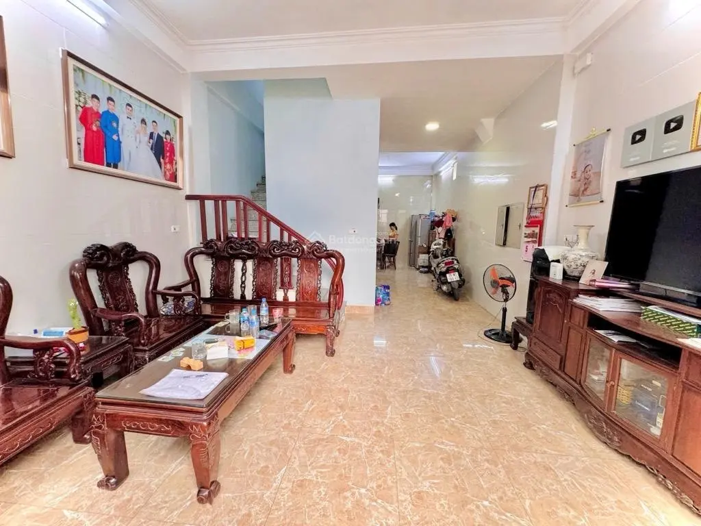 Mặt đường tứ hiệp, trung tâm thanh trì, 2 ô tô tải đỗ cửa, kinh doanh các loại hình