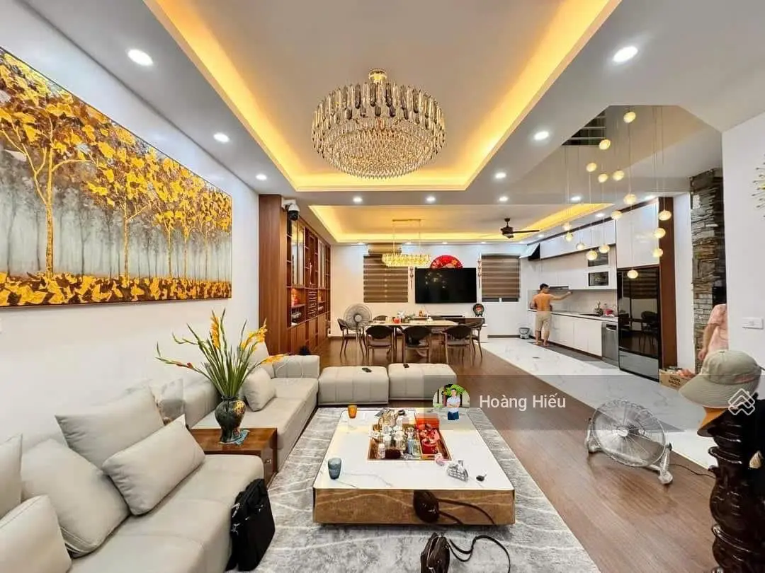 Dừng lại ngay để xem nhà đẹp Cầu Giấy, ngõ to, gần ôtô, tặng nội thất mua ở luôn, 38m2, 5 tầng