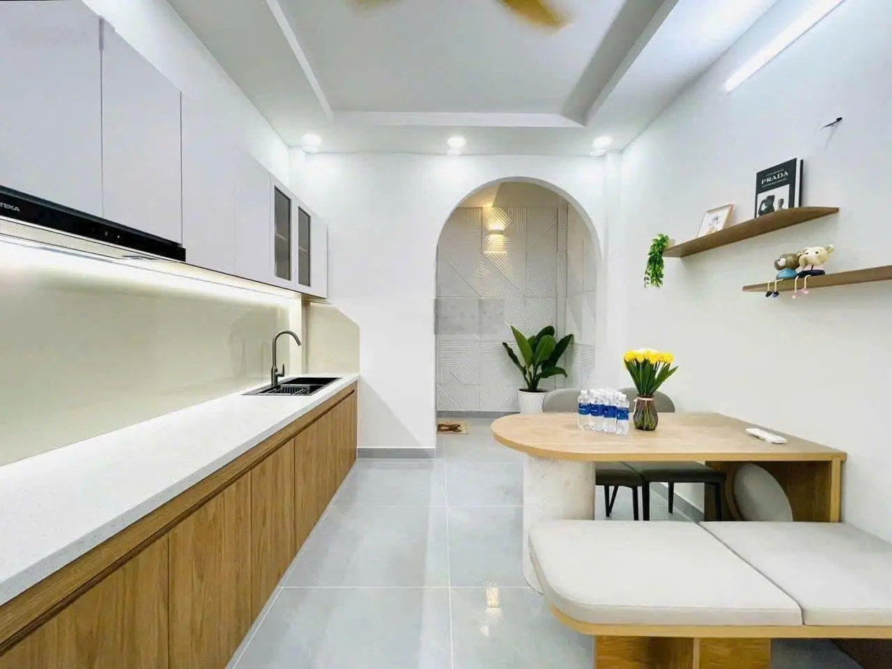 Bán nhanh nhà chính chủ 94,7m2 Nam Kỳ Khởi Nghĩa, P8, Q3. 3 lầu, 3PN, 3WC. Hẻm 6m