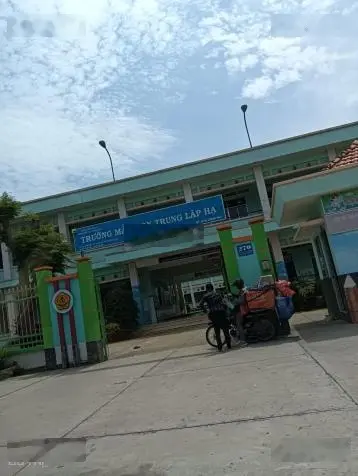 Bán đất tặng căn nhà trên đất MT đường nhựa Tỉnh Lộ 2, dt 470m2, có 51m thổ cư, xã Trung Lập Hạ.