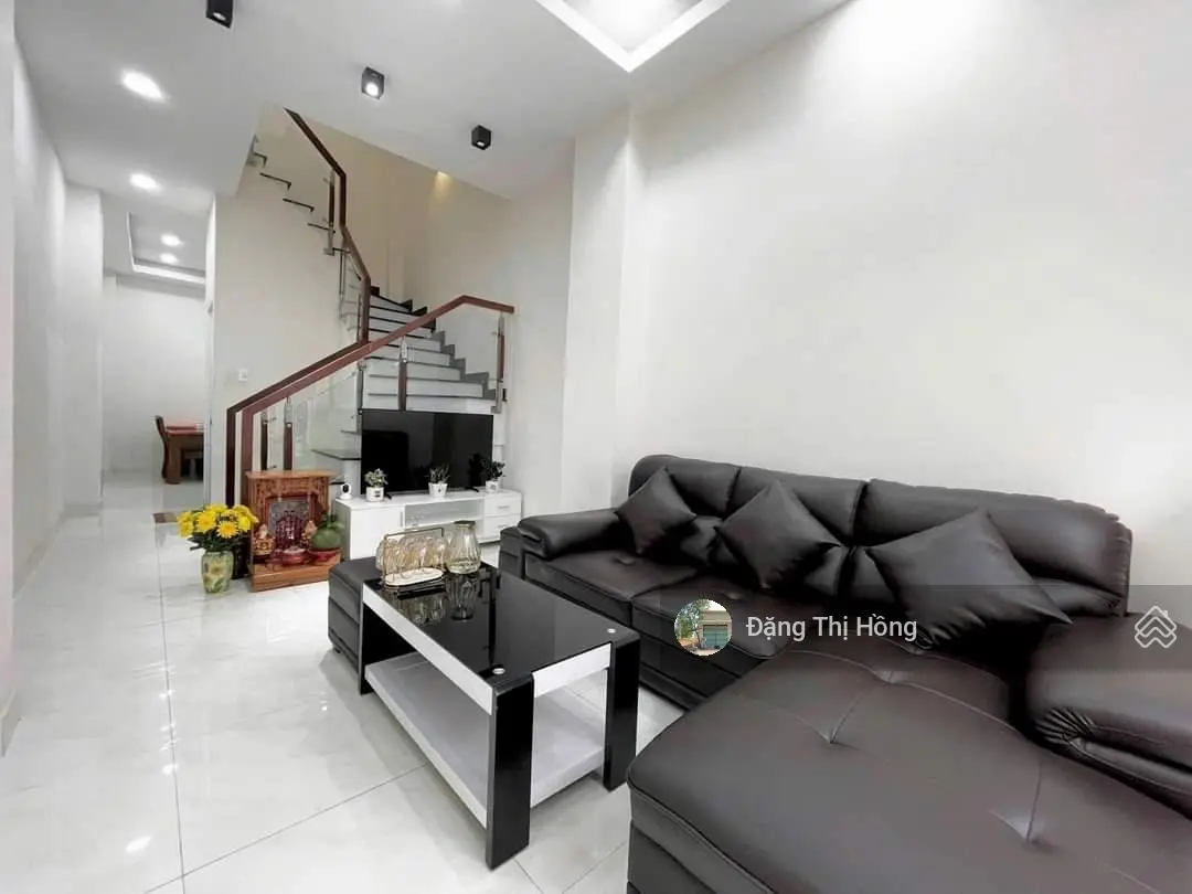 Nhà đường Bà Hom 72m2 cần bán gấp ngay sát bùng binh Phú Lâm, sổ sẵn, đang cho thuê 9tr/th