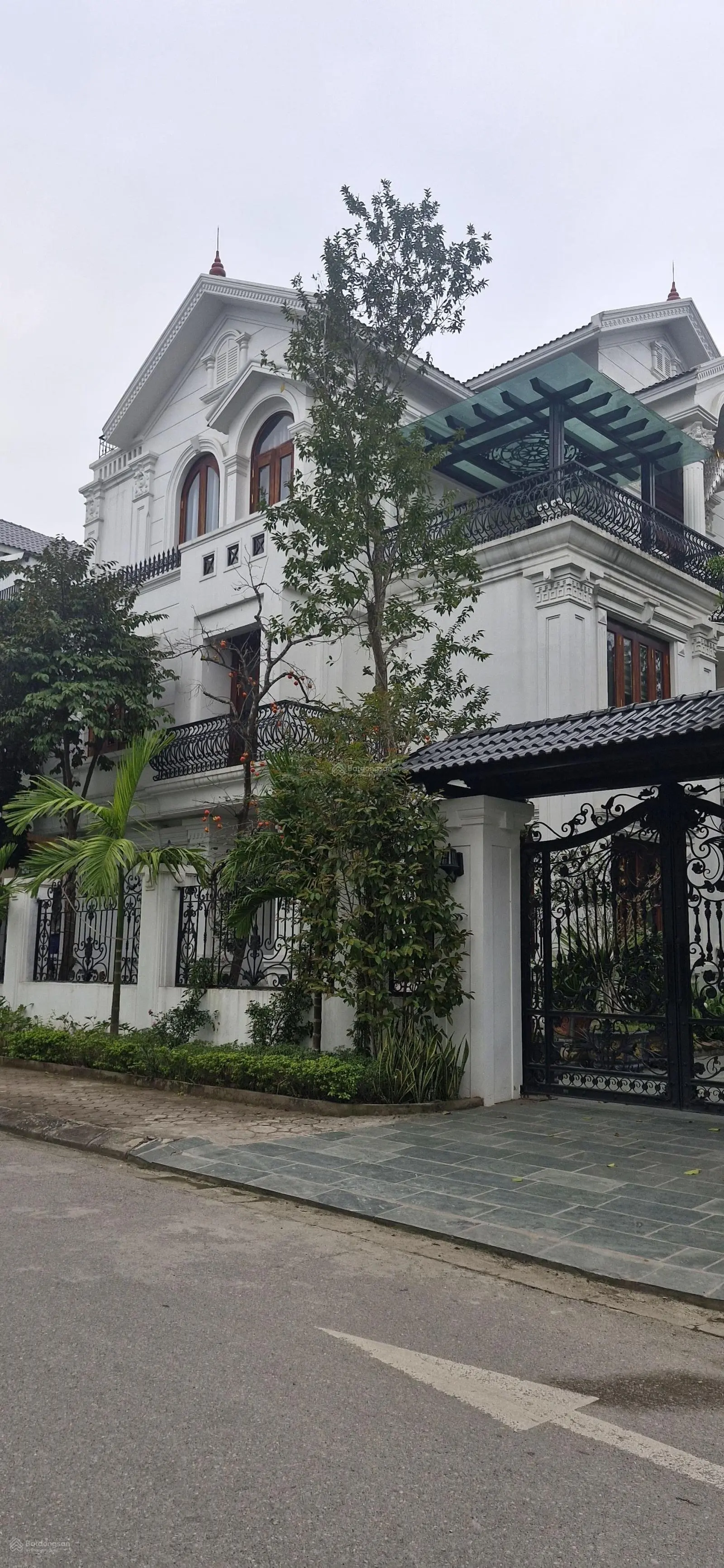 Biệt thự sân vườn đẳng cấp sang trọng DT 360m 3 thoáng View công viên