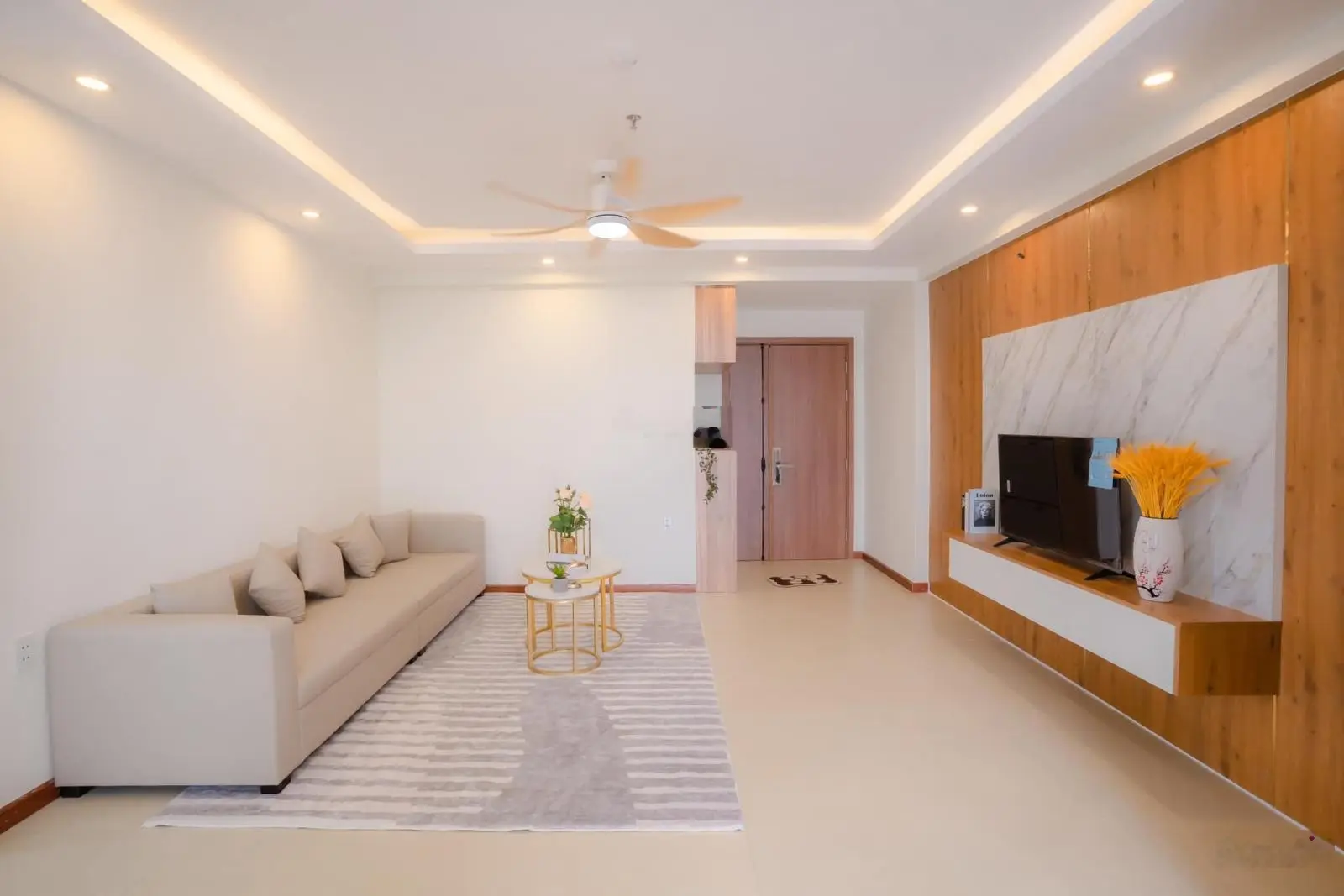 bán cc Iris Tower ngay Vsip1 - Aeon Mall - Bán 1.310 tỷ/ 2pn 2wc - Sổ hồng công chứng ra tên ngay