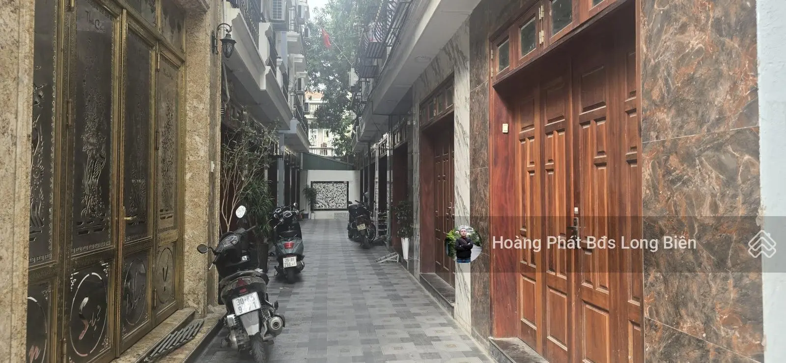 Bán nhà ngõ 206 Cổ Linh, đối diện siêu thị Aeon Long Biên. Ngõ nông, ô tô đỗ cổng. LH 0965858116
