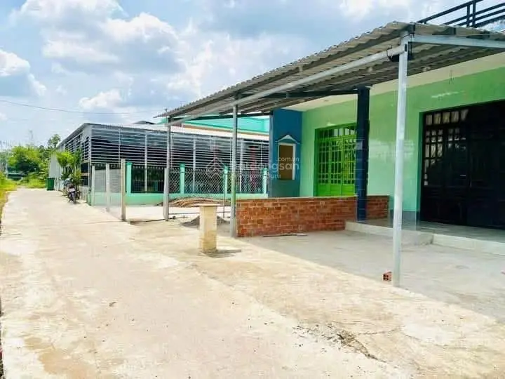 Bán gấp miếng đất siêu rộng, có sẵn nhà cấp 4 ngay cần đước - long an giá 990 còn thương lượng
