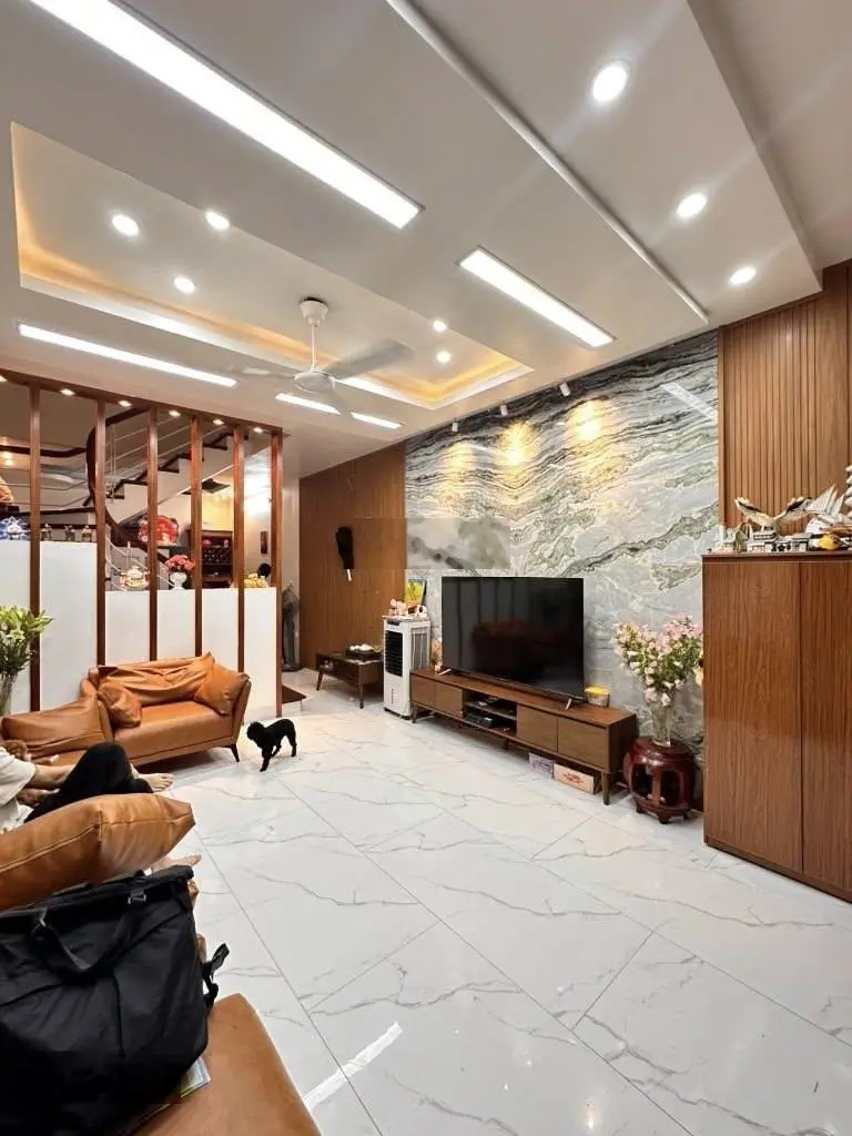 Bán Gấp Nhà Đội Cấn Ba Đình 70m-5 Tầng - Ngõ Nông , Dân xây Kinh Doanh , Ô Tô Đỗ Cạnh Nhà,3 Thoáng