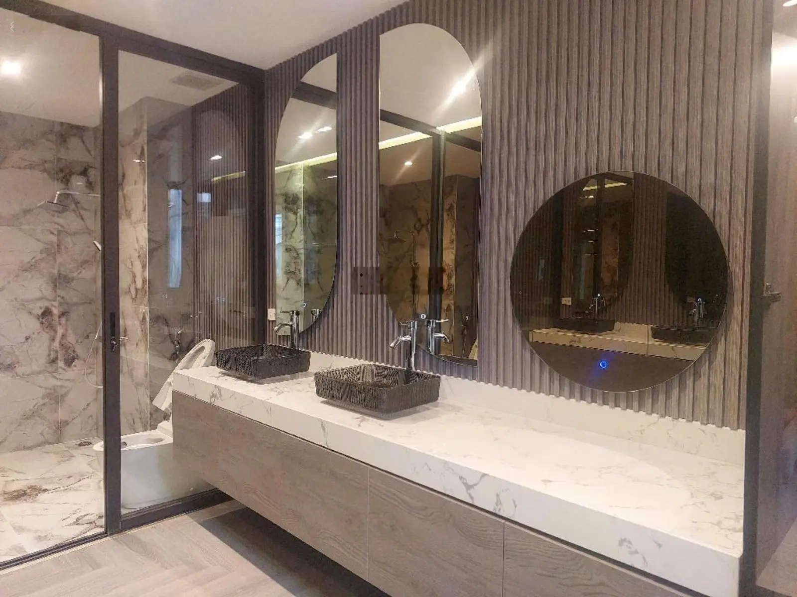 Bán nhà khu víp 918 Phúc Đồng 85m2, MT 6,5m, 5tầng giá 20tỷ phân lô vỉa hè ôtô tránh