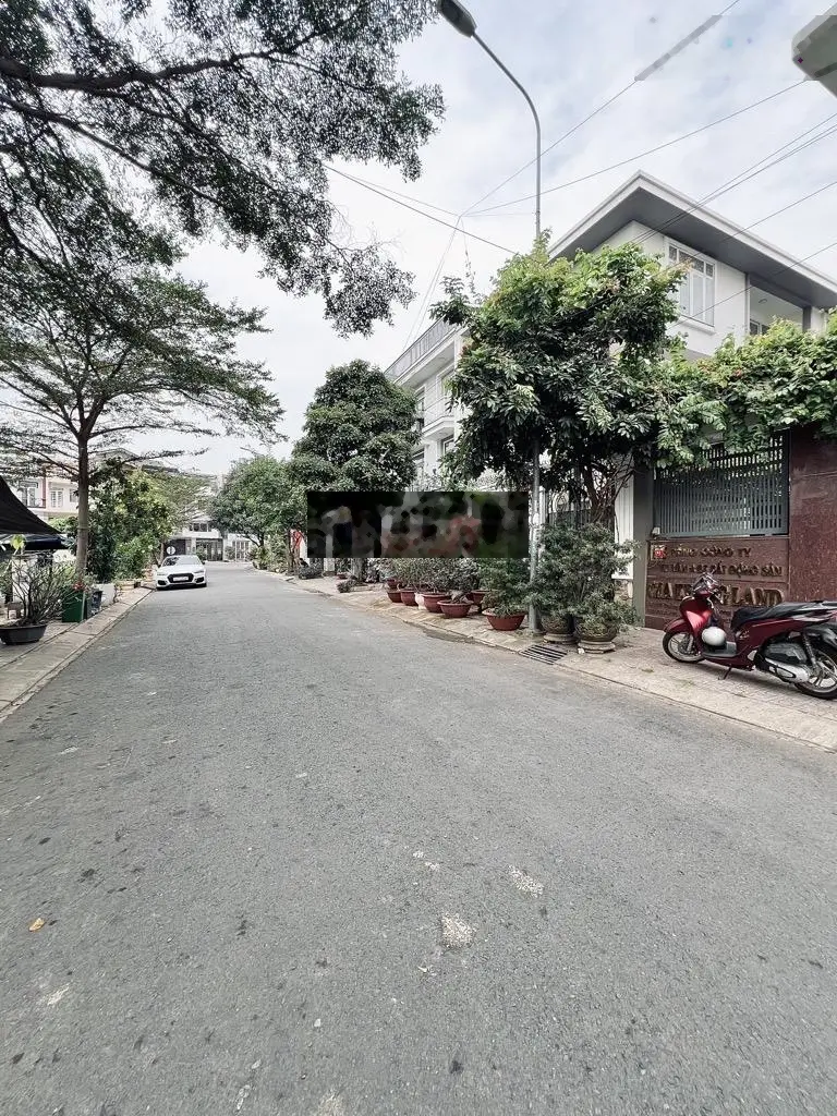Bán BT 4PN, 5WC, 177m2 tại Đường 10, P. Phước Long B, Q.9, HCM, giá 2,35 tỷ