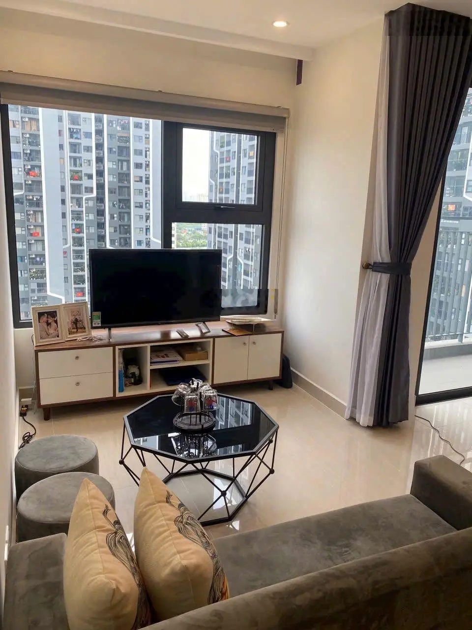 Bán nhanh căn hộ 3PN - 75m2 giá 4,8 tỷ dự án. Vin Smart City full nội thất