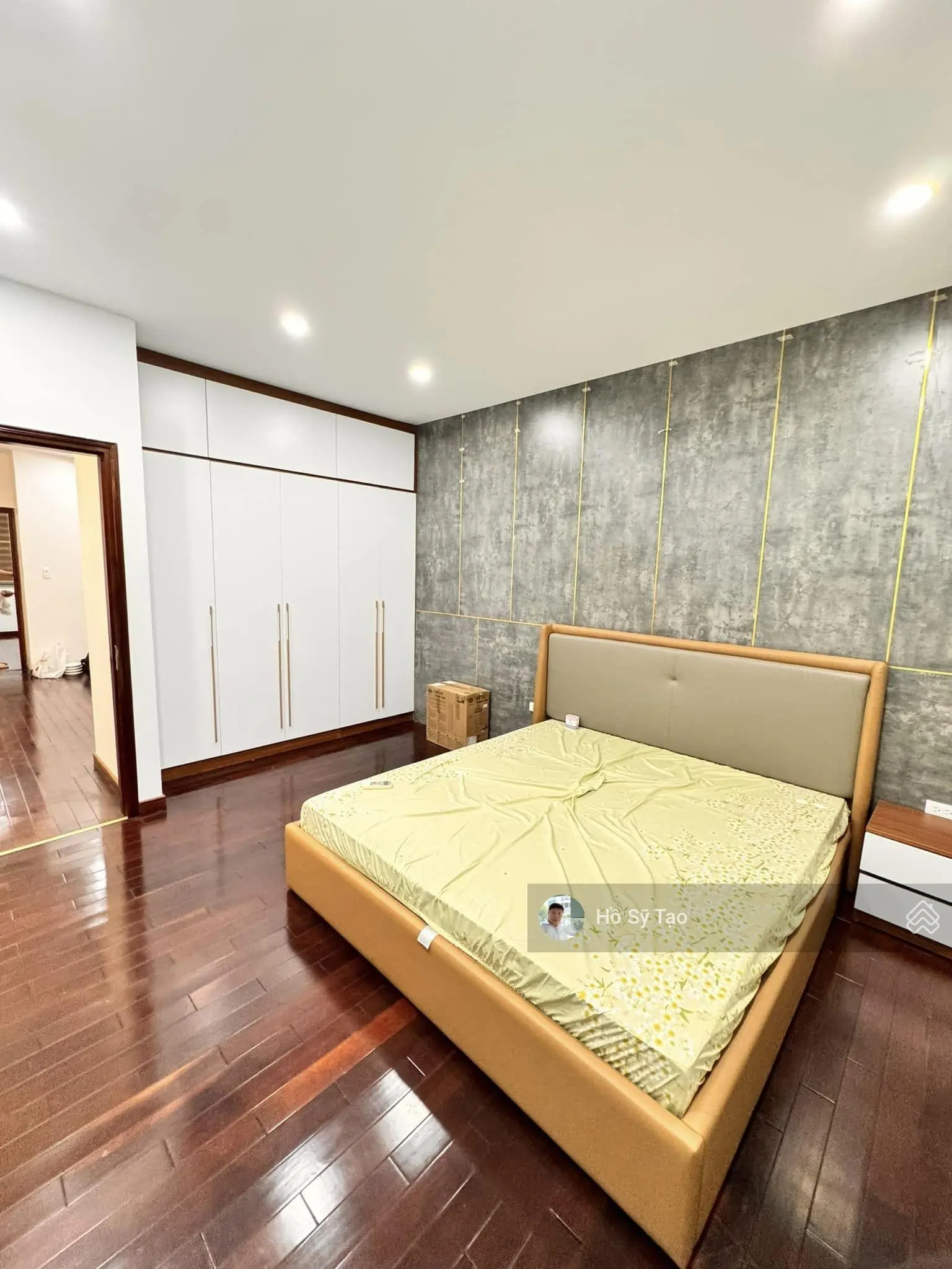 Bán nhà đẹp phân lô đường Trần Quốc Hoàn - Cầu Giấy. Diện tích 82,8m2xMT5,41mx4T. Giá chào 21,46 tỷ