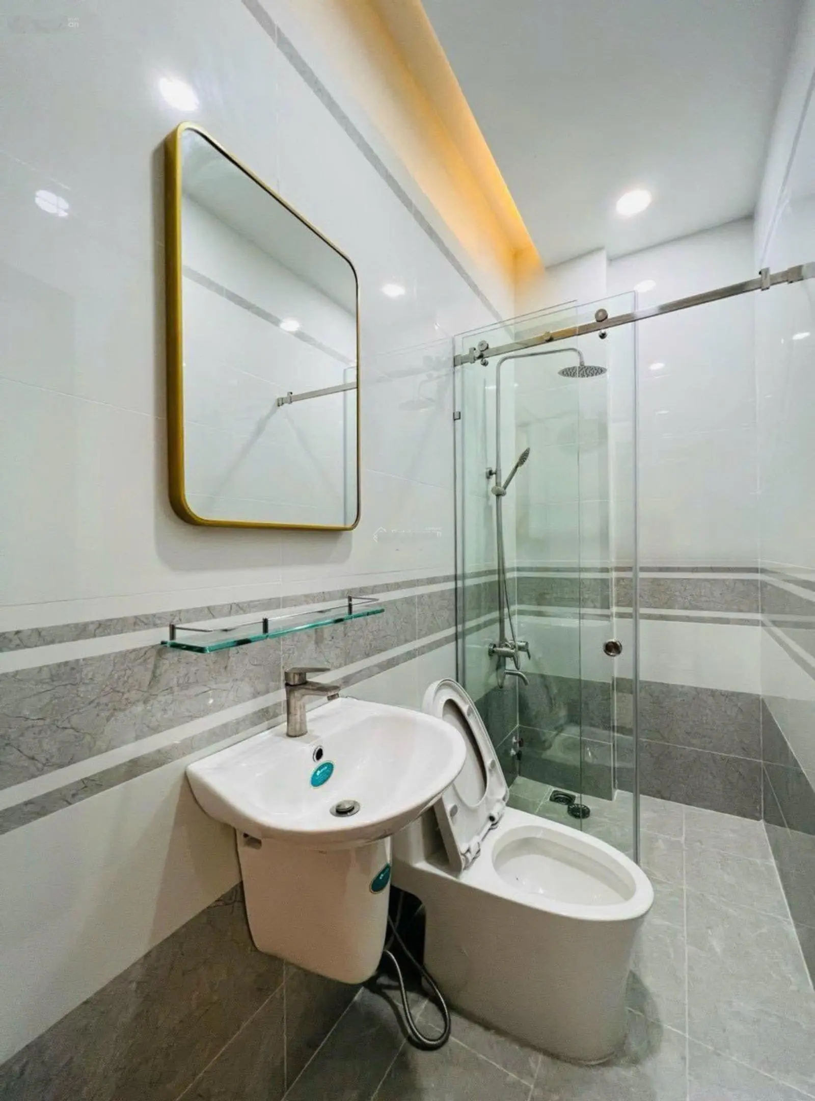 Cô Sáu cần bán nhà Quận 10 giá 3tỷ7, HXH Đ. Trường Sơn. Diện tích 45m2