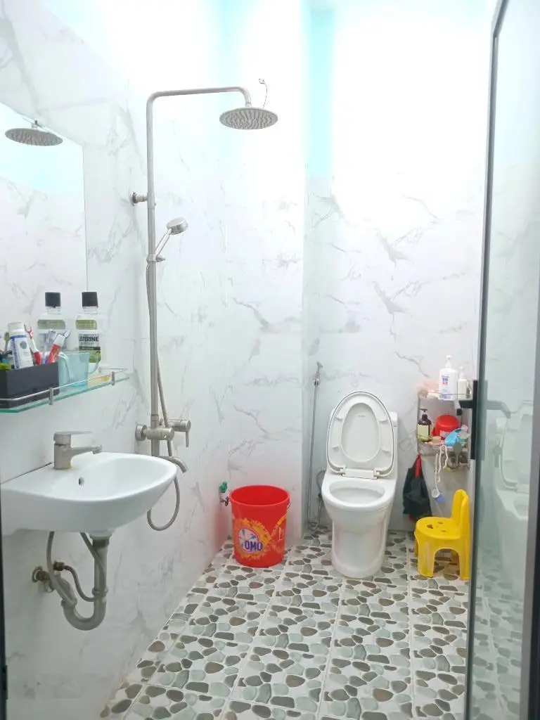 Bán nhà 3 tầng, đường 8 mét thông, diện tích 80m2. Giá 5 tỷ 100 thương lượng