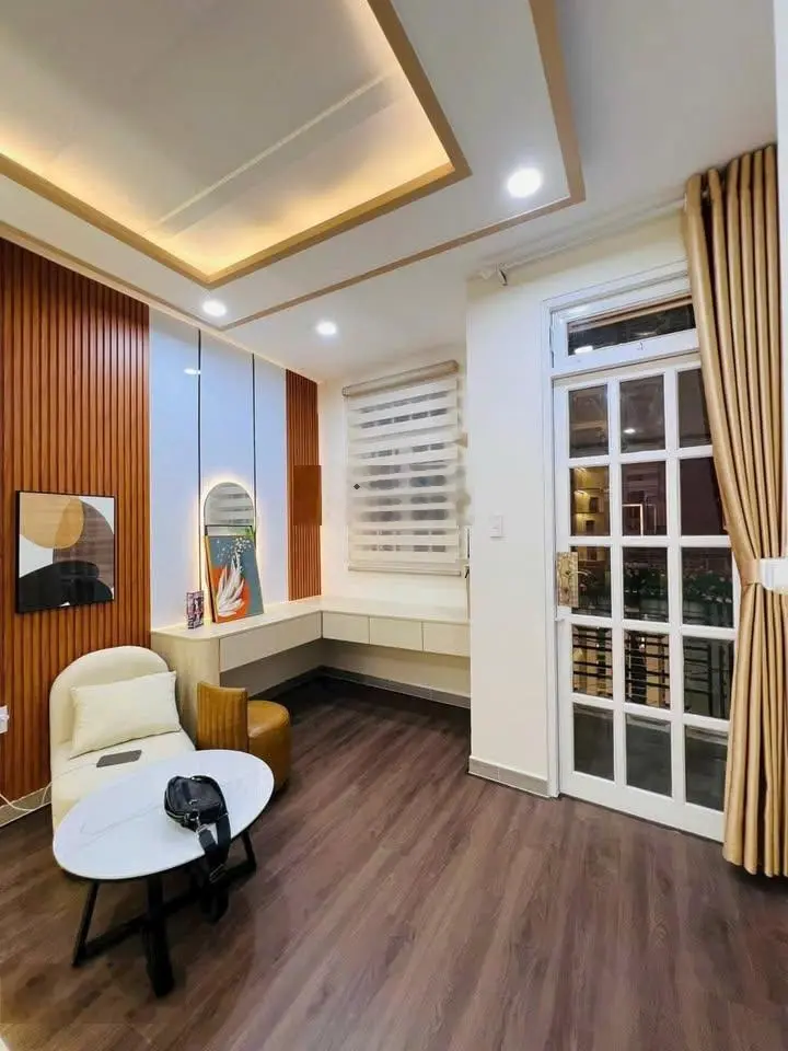 Chính chủ bán gấp nhà đường LÊ HỒNG PHONG ,P2 ,Q5. DT 40m2 - GIÁ 2.8 TỶ . LH 0903632392 QUÂN