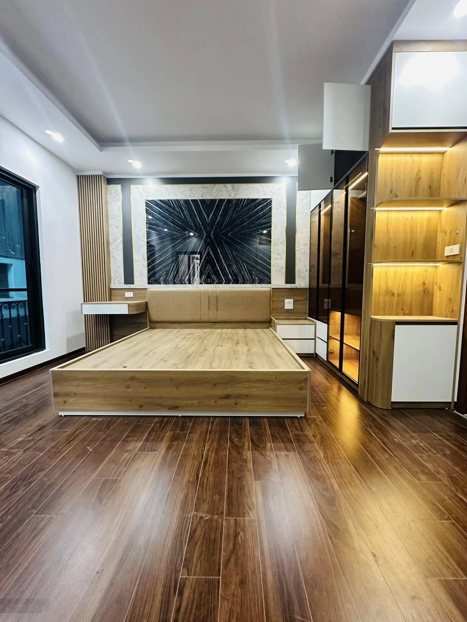 Siêu phẩm! Bán căn góc 4 mặt thoáng Đội Cấn Liễu Giai DT 37m2 x 6 tầng MT 4.2m. Gía 8.2 tỷ có TL