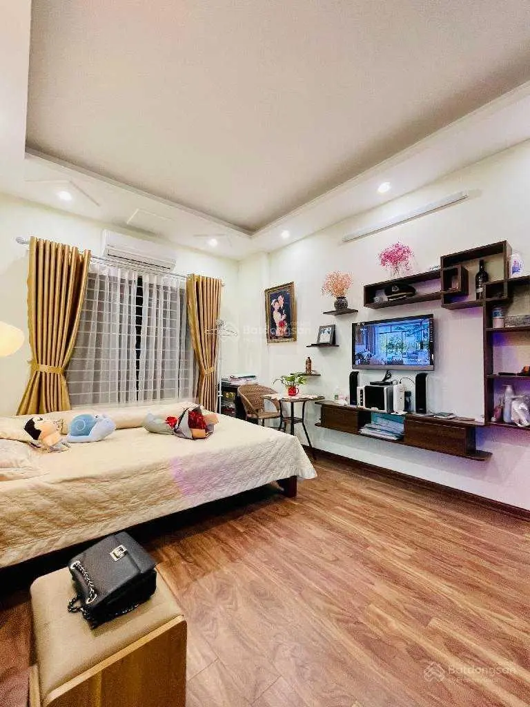 Bán nhà đẹp Nam Đồng, ô tô gần, an sinh đỉnh, nhà đẹp nội thất xịn, ở + cho thuê, 45m2 chỉ 6.3 tỷ