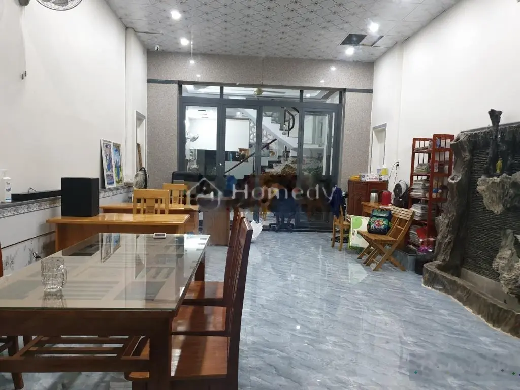 Nhà 1 trệt 2 lầu, sân rộng để xe hơi 2 chiếc. - Nhà mặt tiền XTT6 (Nguyễn Thị Thử) Gần Công Viên