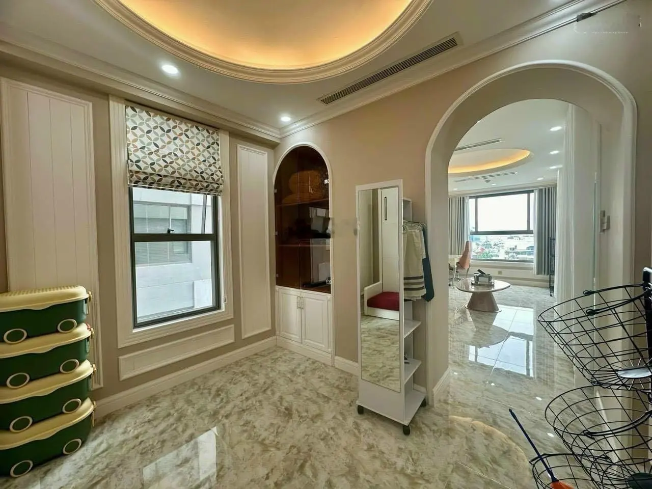 Chính chủ cần bán chung cư Oriental Plaza, DT 80m2, 3 PN, giá 2.5 tỷ. LH mình 0931 177 **** Yến