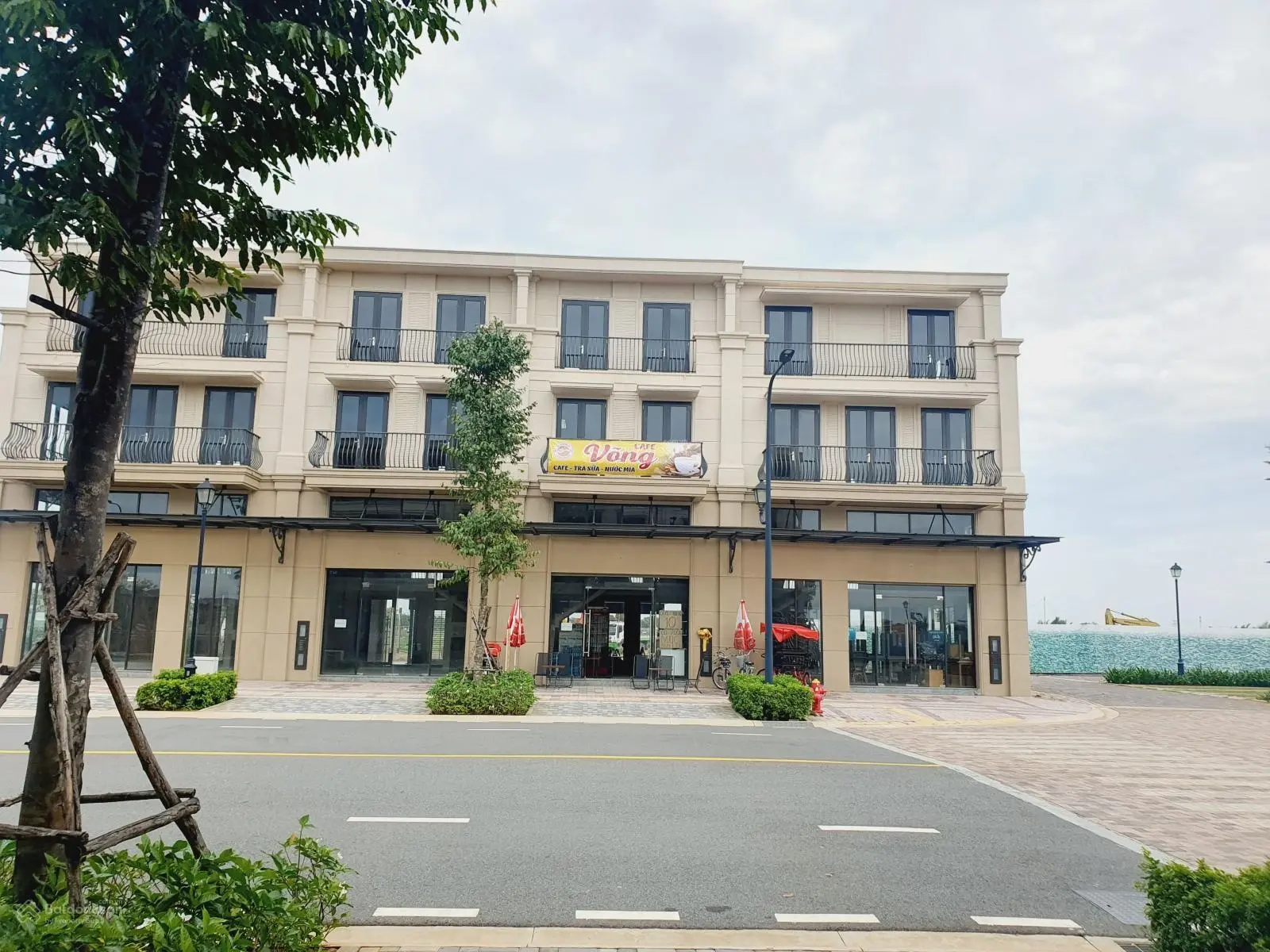 Shophouse tân cổ điển view kênh đào giá 6.9 tỷ