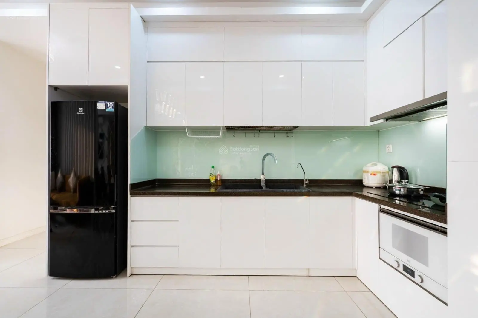 GIÁ 2 TỶ 100 TRIỆU GẤP GẤP BÁN CHUNG CƯ CHÍNH CHỦ THE GOLD VIEW QUẬN 4, 2PN, 2WC, DT 75M