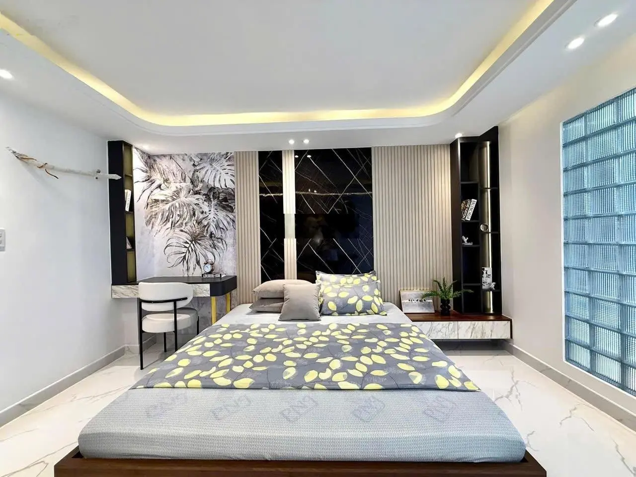 Mới xây dựng dọn ở liền ngay đường Lý Thái Tổ, Q10 - Giá 3 tỷ 990 / 60m2. Xe hơi trước nhà. Sổ sẵn