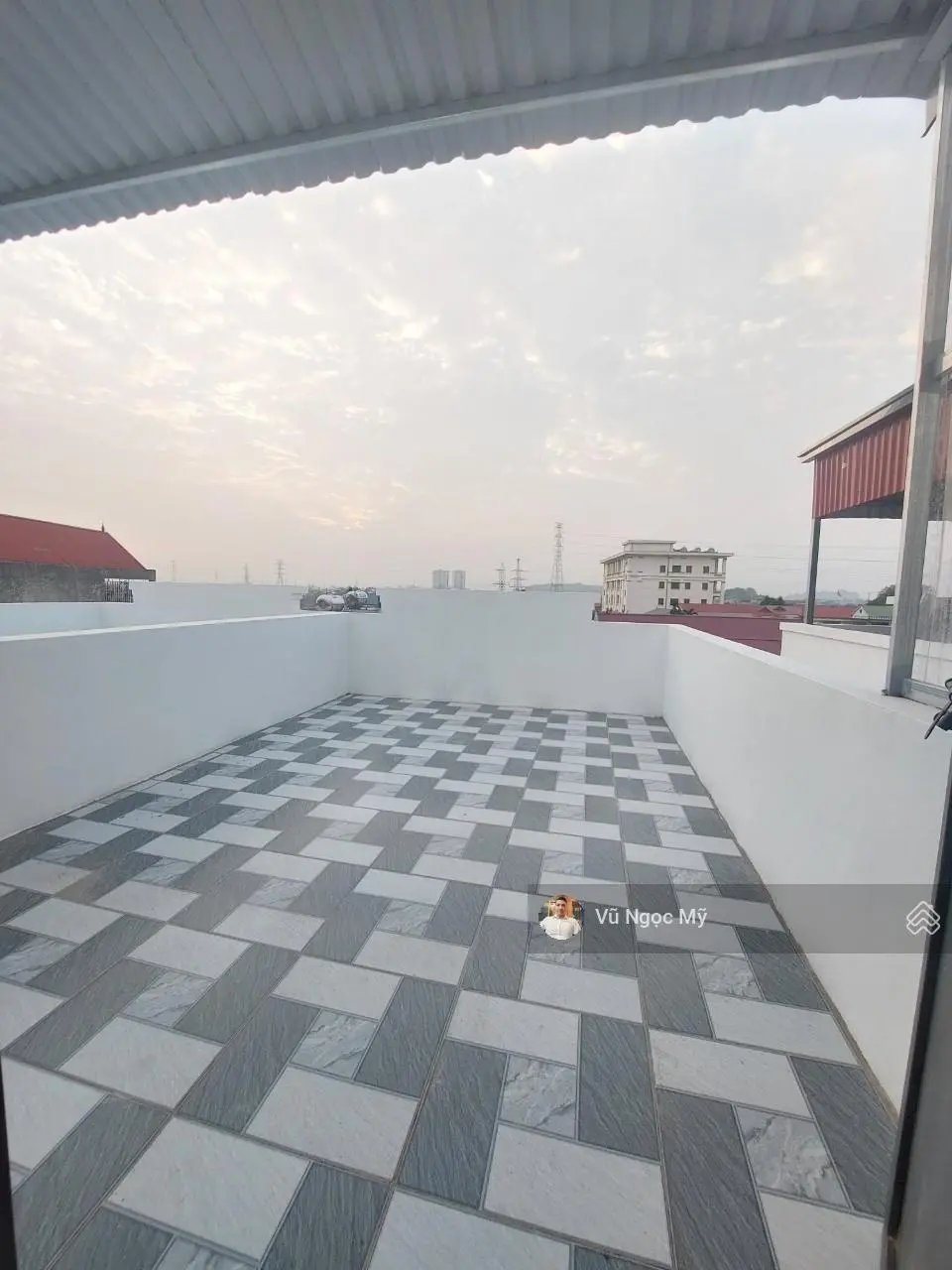 Nhà 5 tầng 32m2, ô tô đỗ ngõ, gần đường Lê Quang Đạo, cuối đường ra Ỷ La Dương Nội, giá 3.8 tỷ.