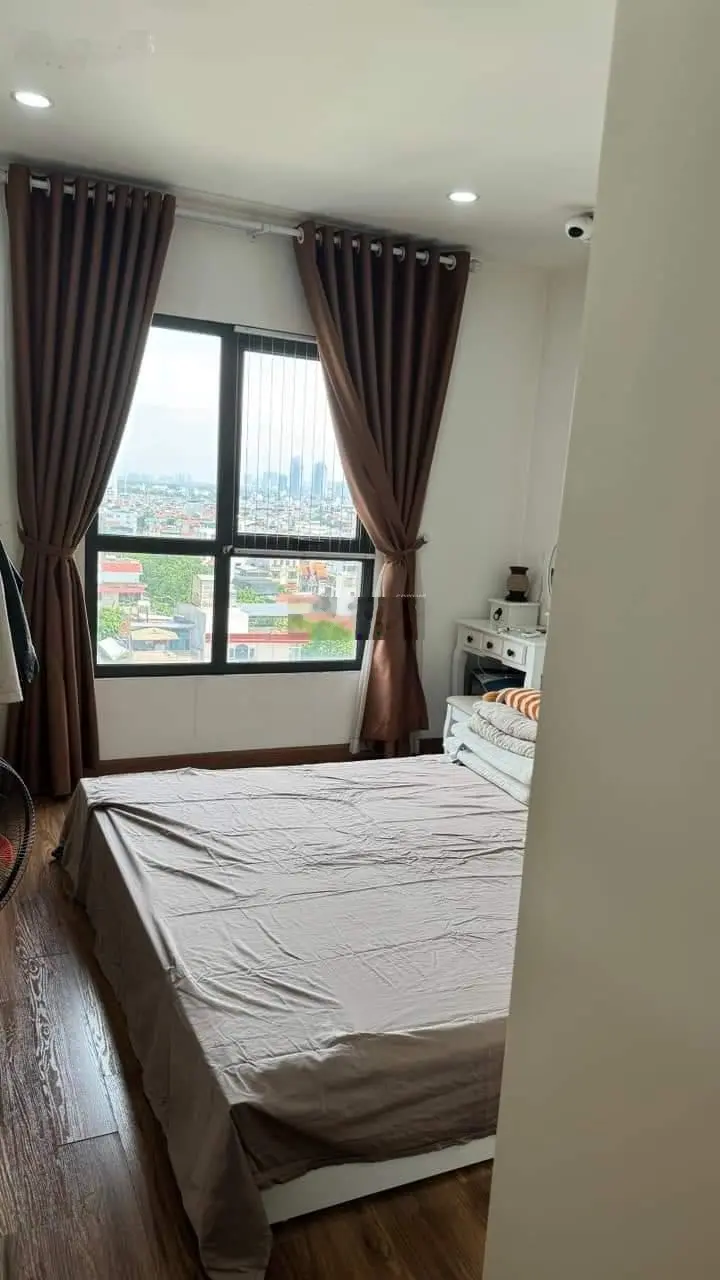 Chính chủ gửi bán CH siêu HOT, tầng trung, vuông vắn. Ban công với Logia riêng biệt. Lh 0343 191 ***