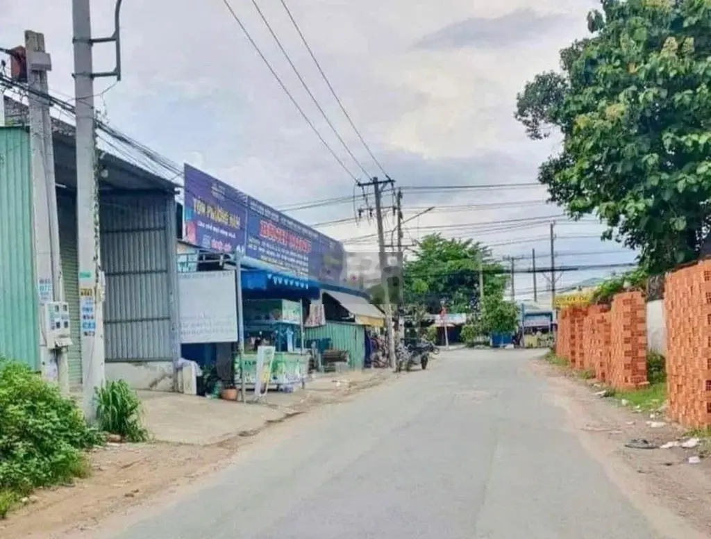 bán 1200m2 ở trung tâm thị trấn, sẵn thổ cư, gần nhiều kcn, tthc