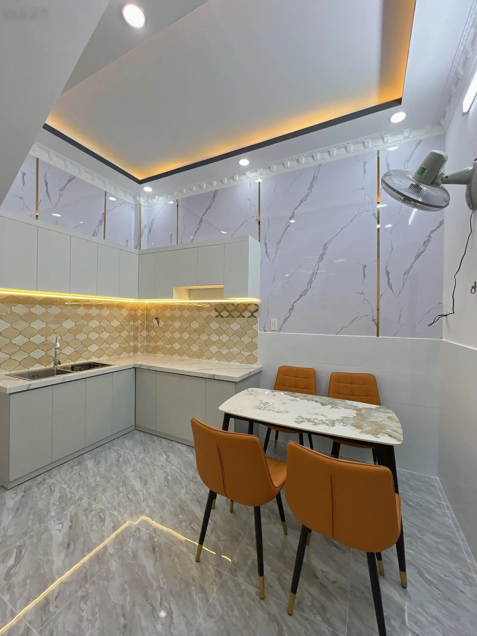 Bán nhà quận 7, đường huỳnh tấn phát, 5,5m x 10m nhà 2 tầng, 3pn, 2wc shr ccvb 2,25 tỷ.
