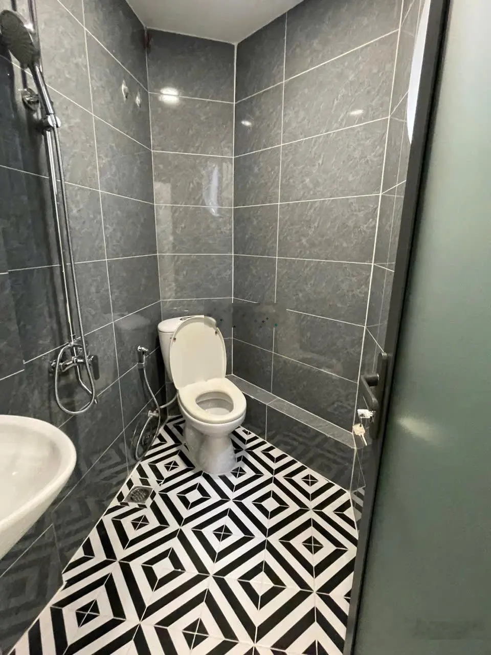 Gần chợ, Tiện đi lại Q1..bán gấp căn nhà hẻm góc, 1Trệt 1Lầu, 2PN 3WC. Giá bán: 3.5 tỷ, 0916651239