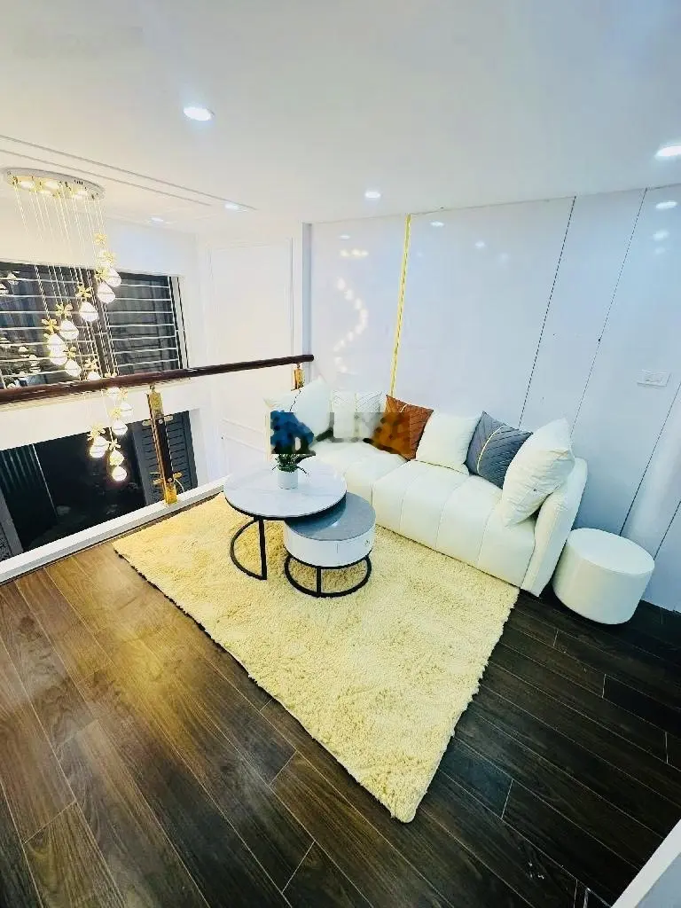 Khúc Thừa Dụ-TT Cầu Giấy .32m.5 Tầng.Cách 10m Ra Ô Tô Tránh.Giá 8,2 Tỷ