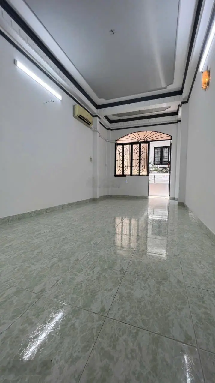 Nhà bán hẻm thẳng 1/ sau lưng MT Nguyễn Tiểu La, P8, Q10. DTSD 83.5m2. Nhà mới 4 tầng. Giá 5.8 tỷ
