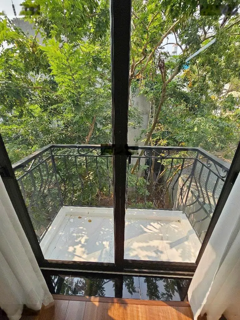 Bán nhà phố Trạm ,Long Biên , DT 59M2 ,full nội thất đẹp ,ô chờ thang máy , nhà mới , ngõ nông rộng