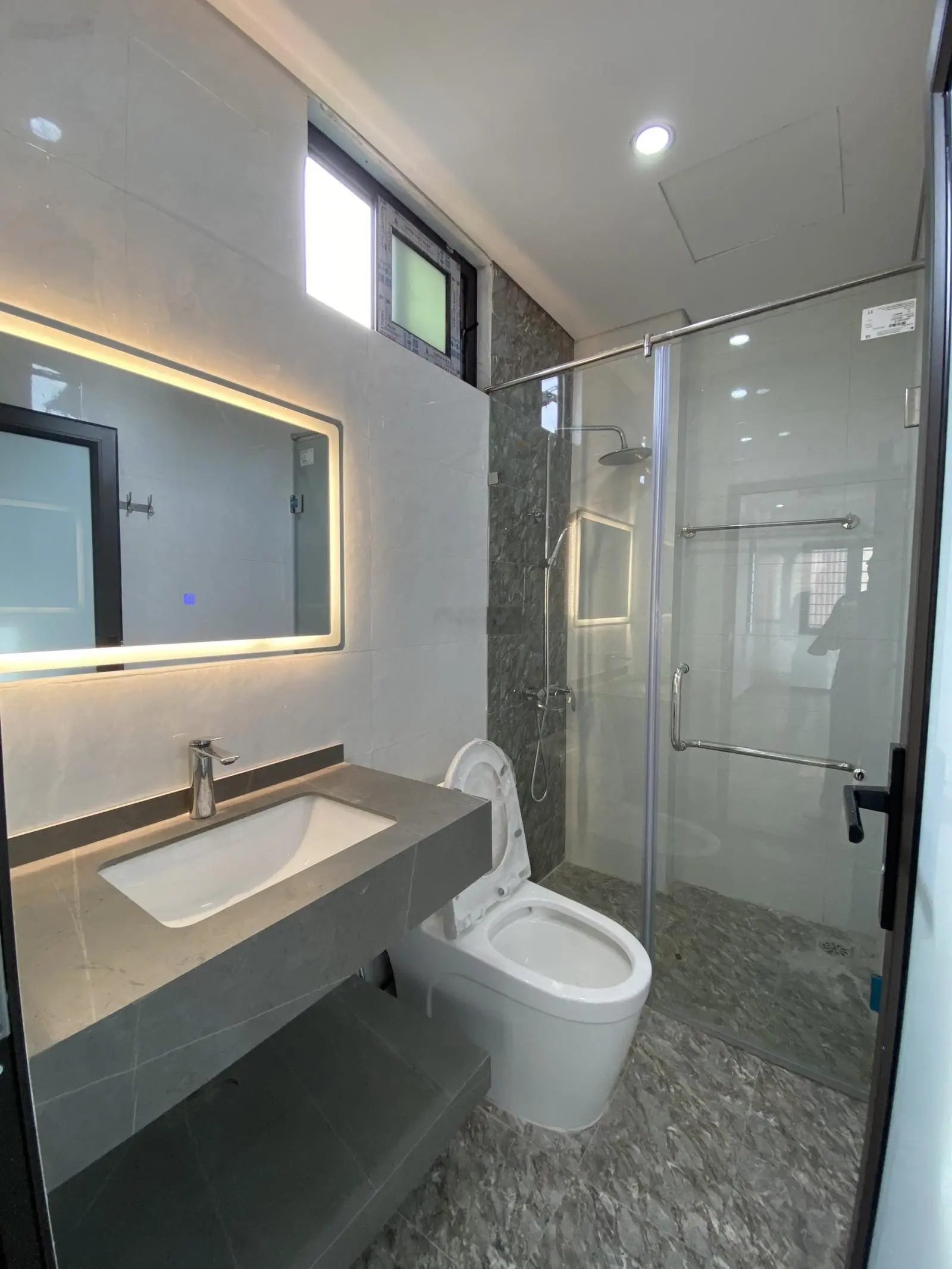 Tôi bán nhà xây độc lập tâm huyết tại biên giang, ô tô đỗ cửa, dt 32m2, 5 tầng. giá 3.4 tỷ