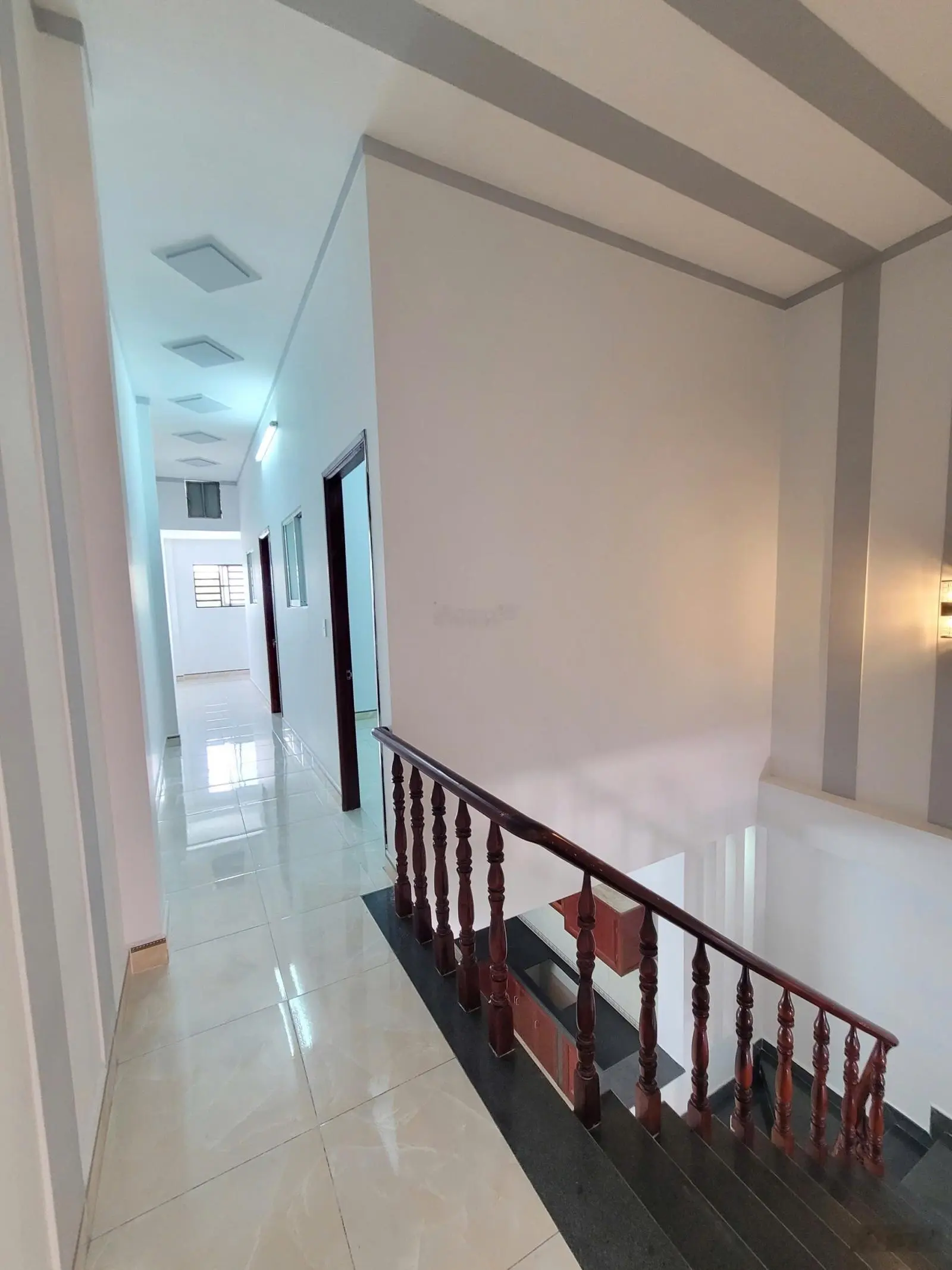 Nhà sổ hồng riêng có phòng ngủ dưới, đường rộng 5m