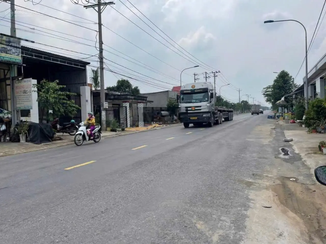 Cần bán nền mặt tiền đường Nguyễn Văn Tuôi, TT Bến Lức, 120m2, thổ cư. Cách Chợ Bến Lức 5p đi xe
