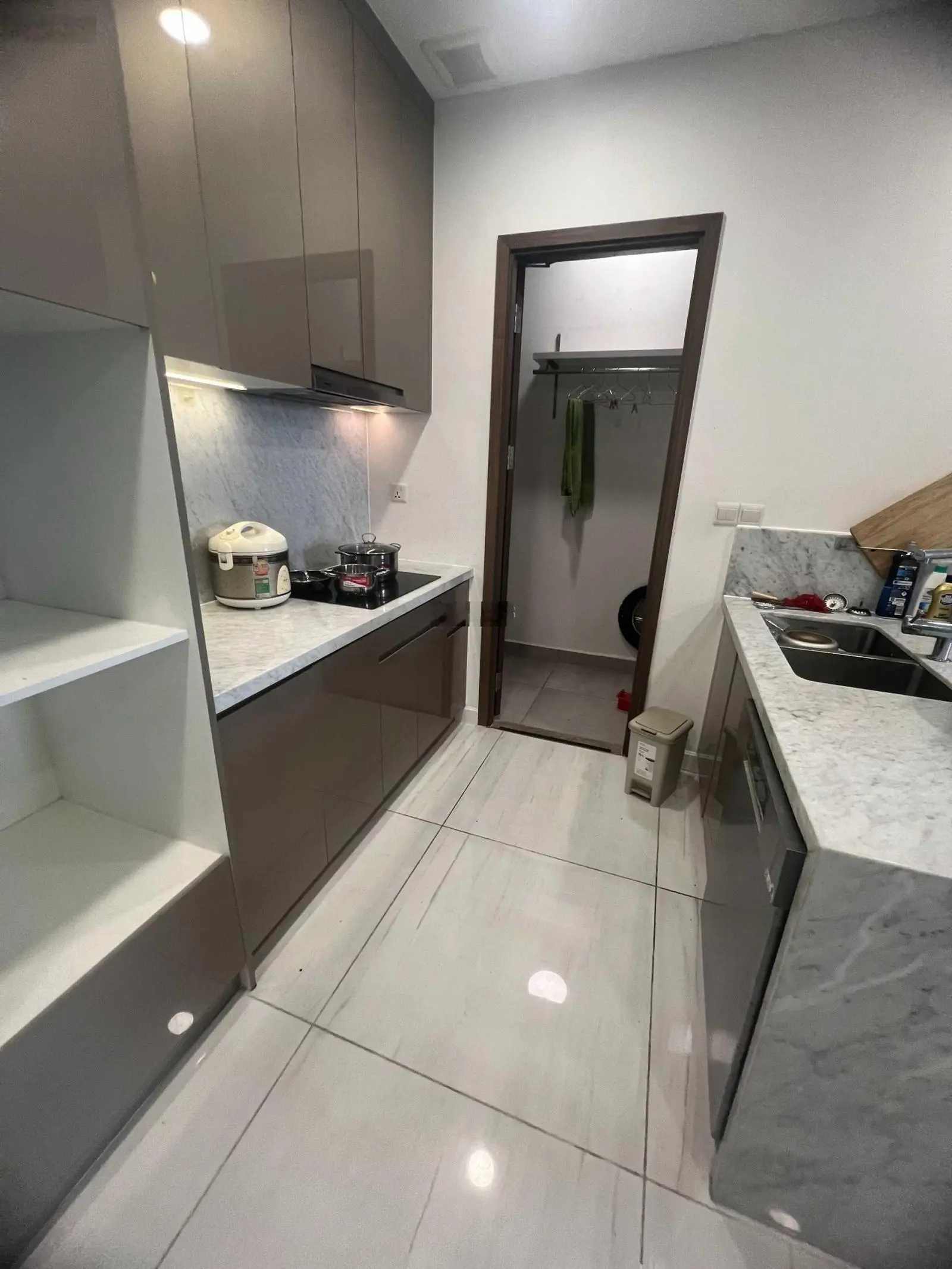 Bán căn hộ Kingdom 101, Block A, 2PN, 2WC, 72m2, full nội thất giá: 5 tỷ 5 (bao sổ), 0908 435 ***
