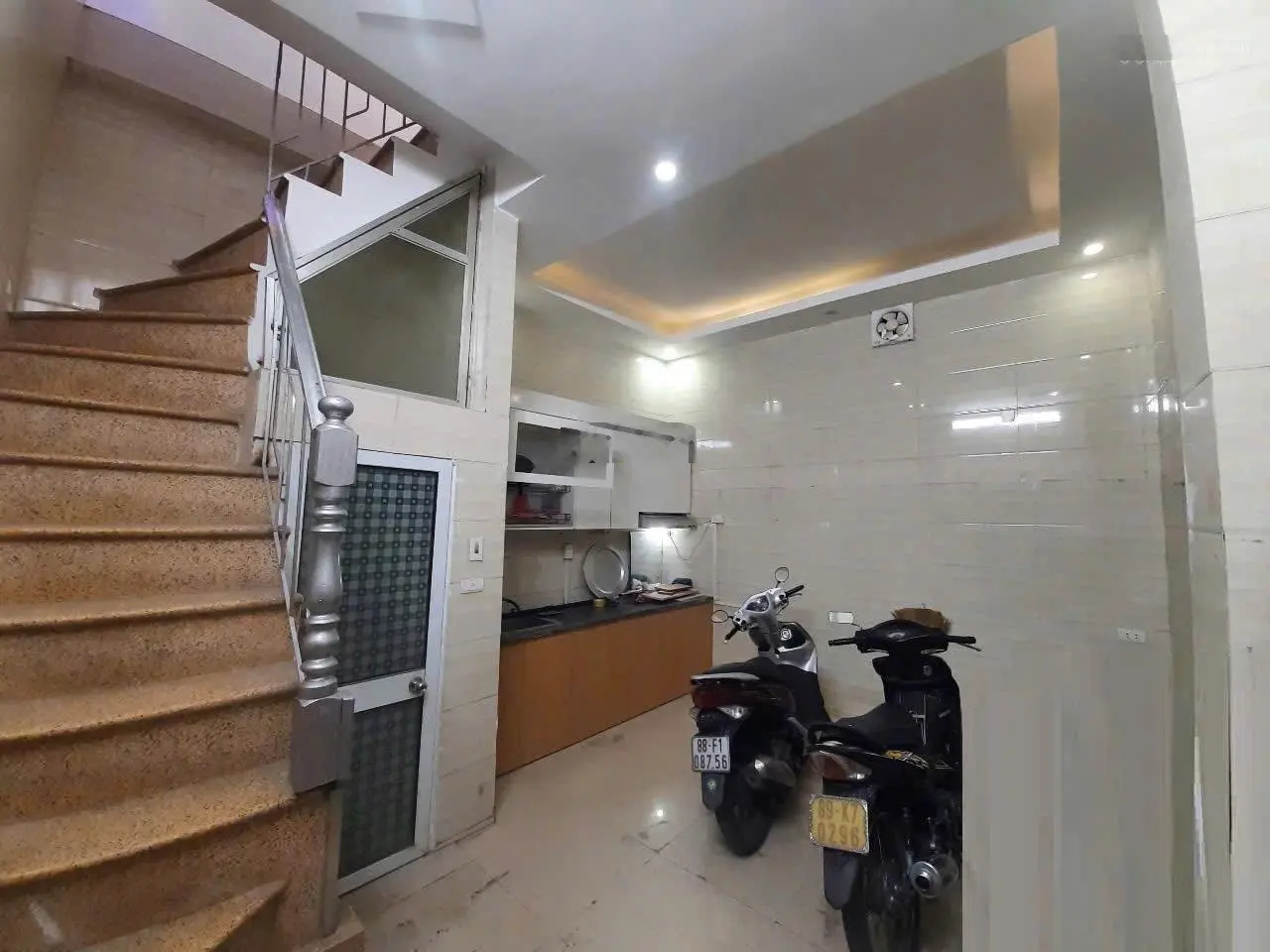 Bán nhà đẹp, quận hai bà trưng, 20m2, 4 tầng, nhỉnh 4tỷ, ngõ 3 gác, kinh doanh nhỏ, vô ở luôn