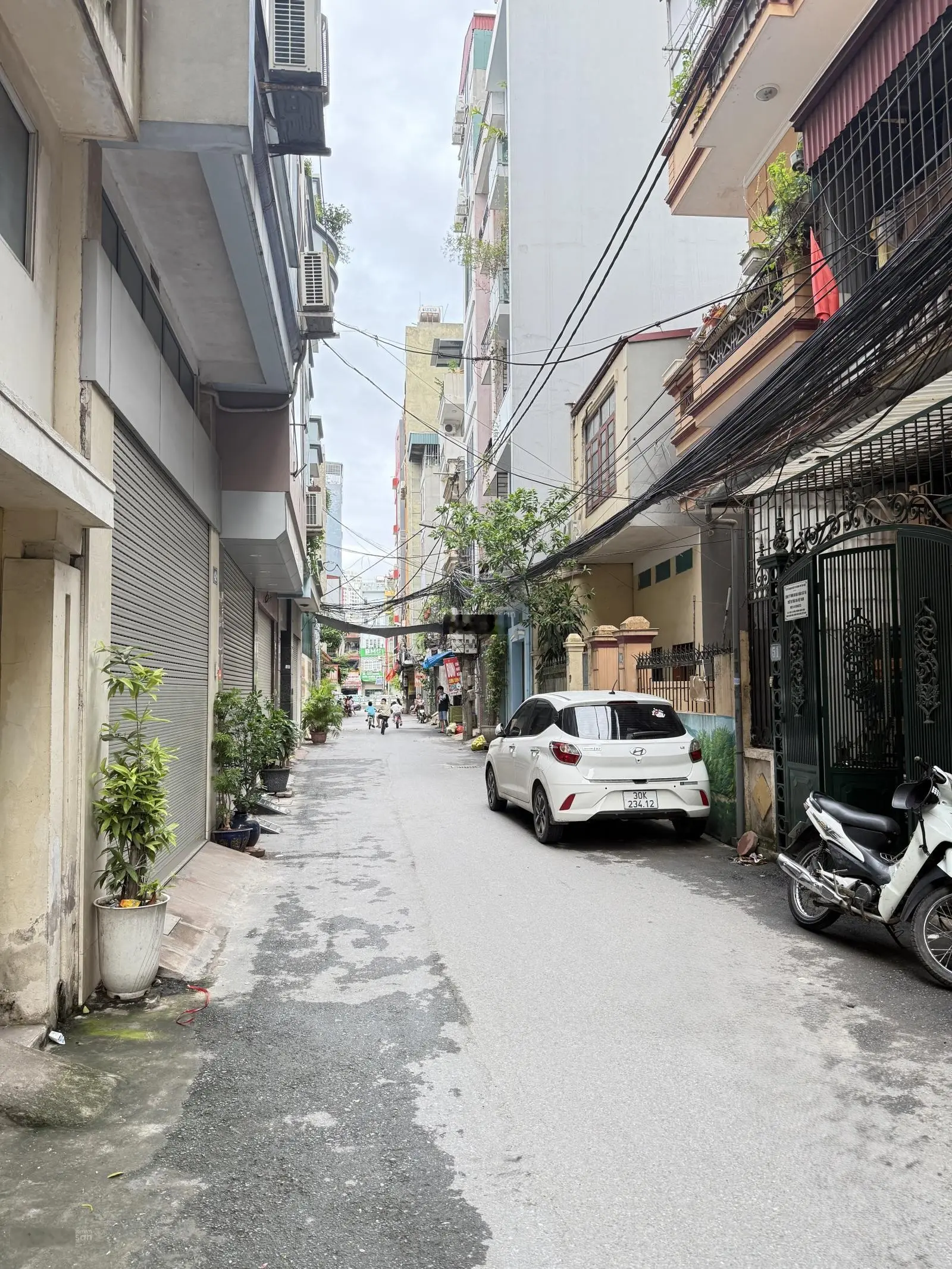 Bán nhà gần phố Khuất Duy Tiến 55m2*5T,MT 4.2m,gara oto,2thoáng,kinh doanh,10m ra phố, giá 18.3tỷ.