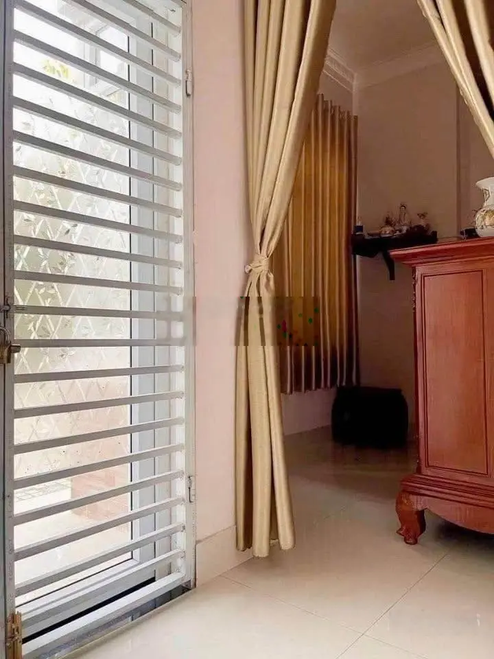 Chủ gửi bán nhà 1 trệt 1 lầu phường Đông Hòa, Dĩ an. DT 100m2. Gần siêu thị BigC. Đang cho thuê.SHR