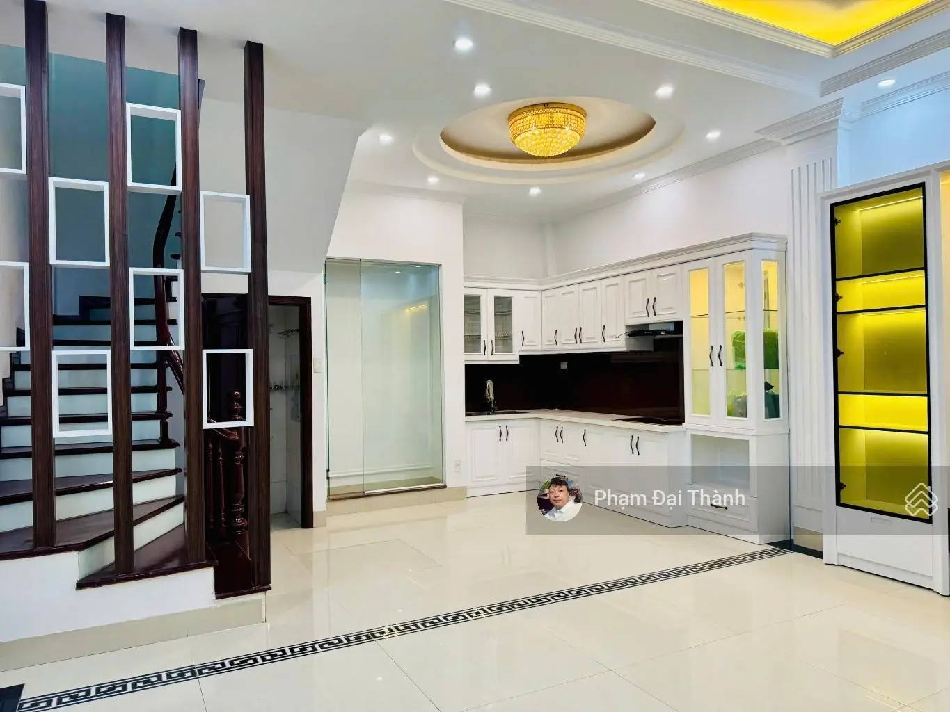 Cực hiếm! Duy nhất căn nhà Phố Trạm, DT 42M2 X 5 tầng x MT 7.5 M, giá chỉ 7.X tỷ. LH 0989819365