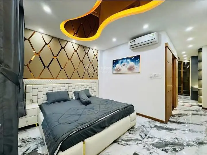 Kẹt tiền bán gấp nhà ngay mặt tiền Đường Cao Thắng-P.3-Quận 3.Giá 3tỷ760/80m2.Đang cho thuê 26triệu