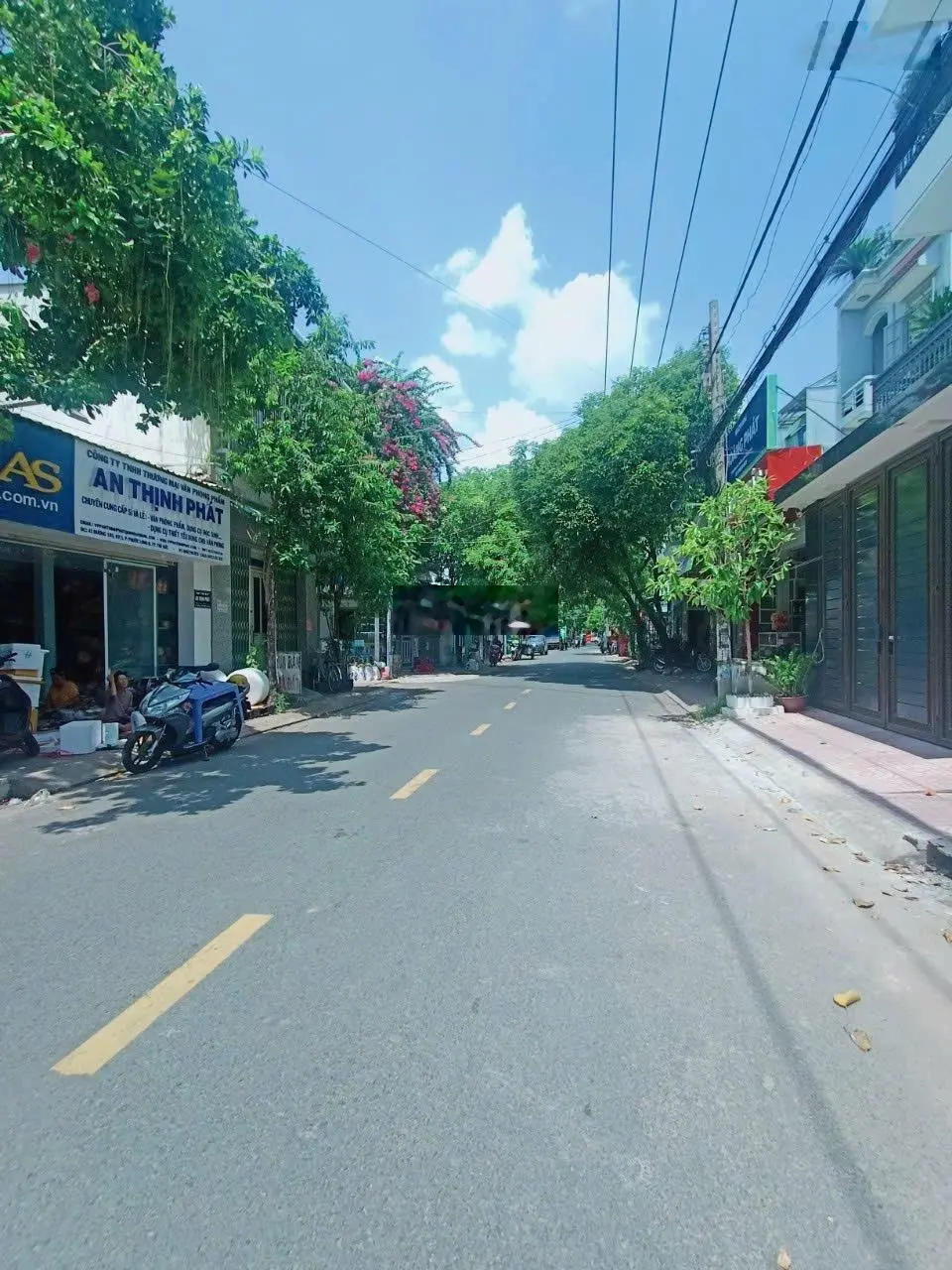 Nhà 3 tầng mặt tiền đường thông Phước Long B - Quận 9 - vừa ở vừa kinh doanh, có vỉa hè, ngang 5m